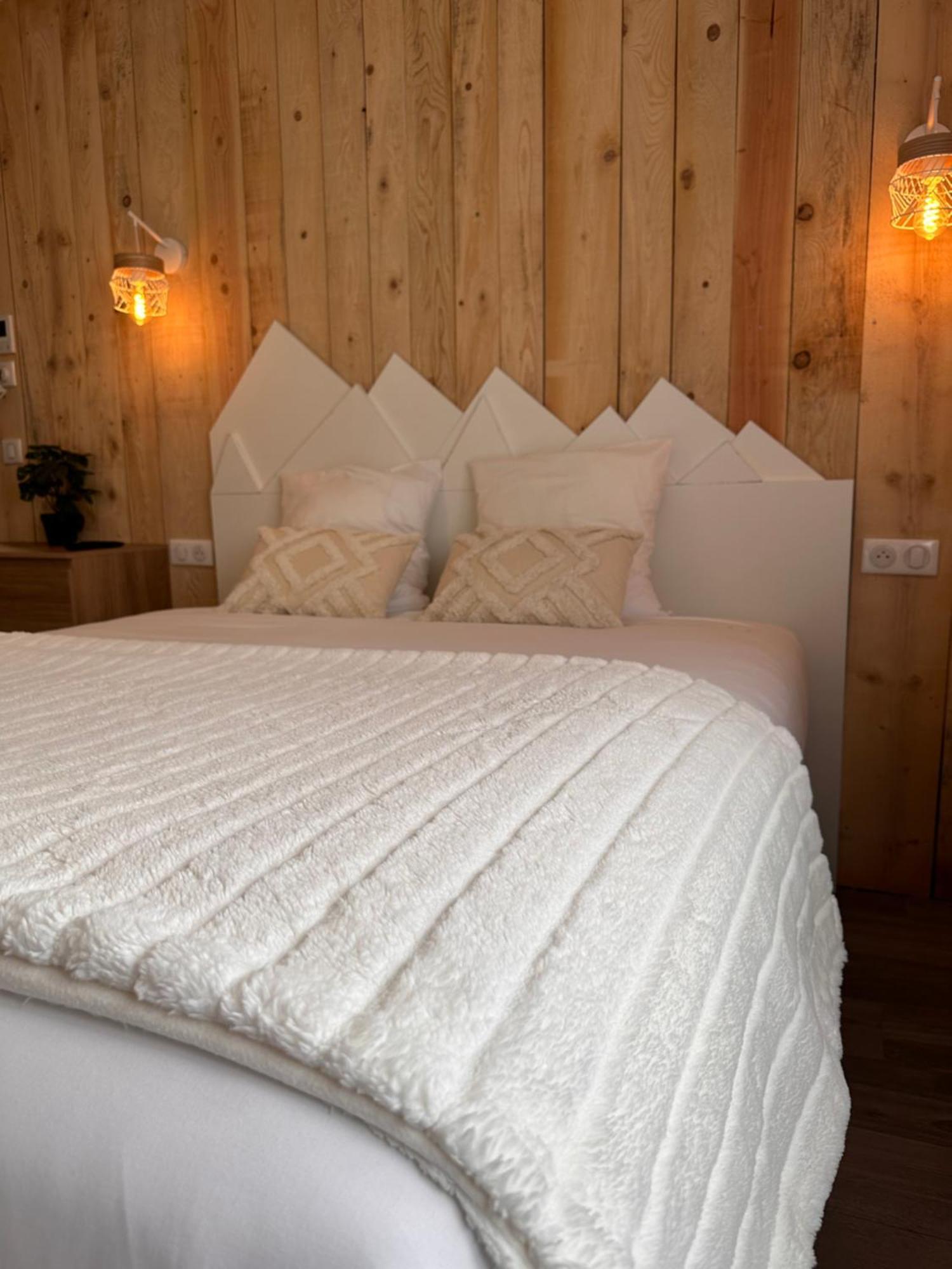 Auberge Du Vieux Lanas Logis Hotel Restaurant Εξωτερικό φωτογραφία