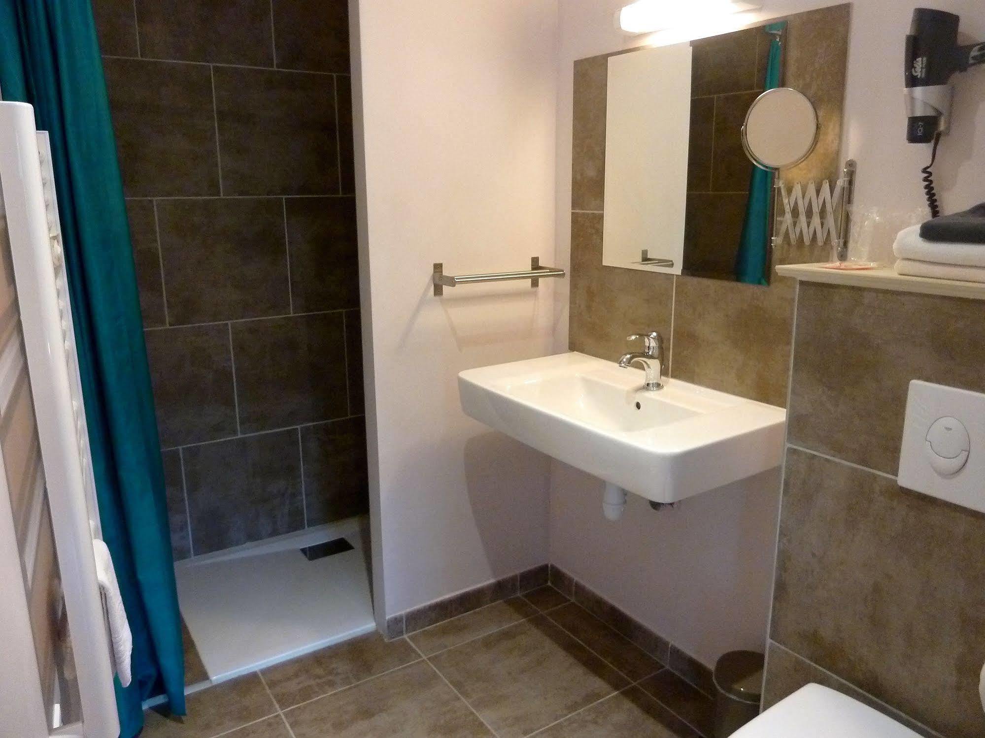 Auberge Du Vieux Lanas Logis Hotel Restaurant Εξωτερικό φωτογραφία